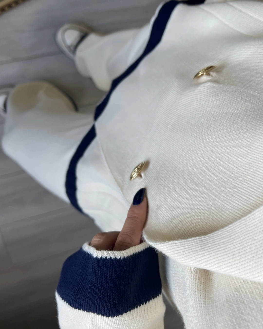 Ekru Lacivert Şeritli Gold Düğme Detaylı Triko Takım