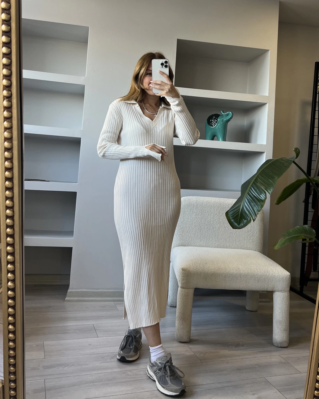 Ekru Polo Yaka İki Yanı Yırtmaçlı Kol Evi Yırtmaç Detaylı Triko Elbise