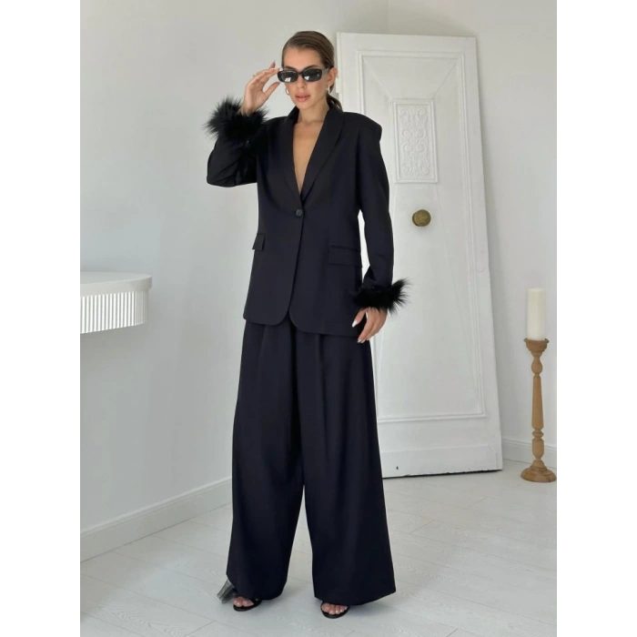 Siyah Kol Ucu Tüylü Ceket - Pantolon Takım