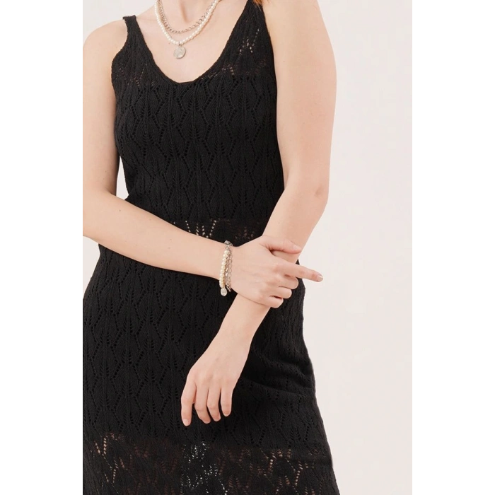 Ajurlu V Yaka Püskül Detaylı Siyah Elbise