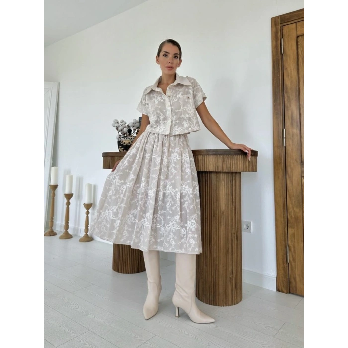 Bej Gömlek Ve Etek Takım