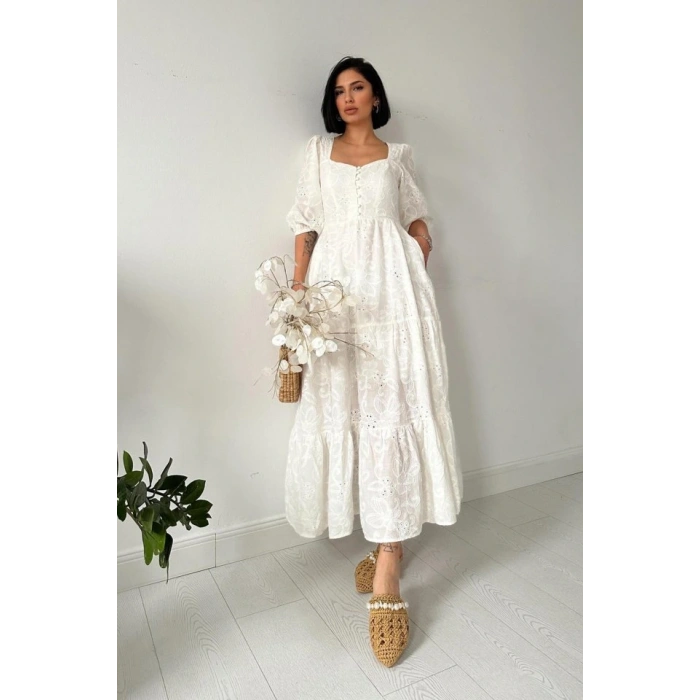 Beyaz Düğmeli Brode Elbise