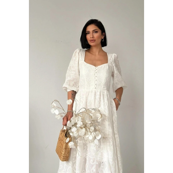 Beyaz Düğmeli Brode Elbise