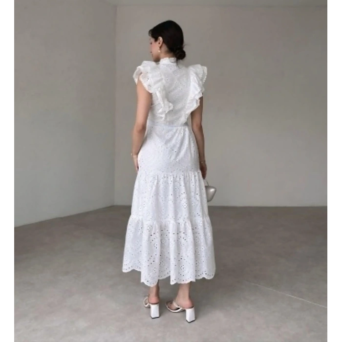 Beyaz Fırfırlı Düğmeli Elbise