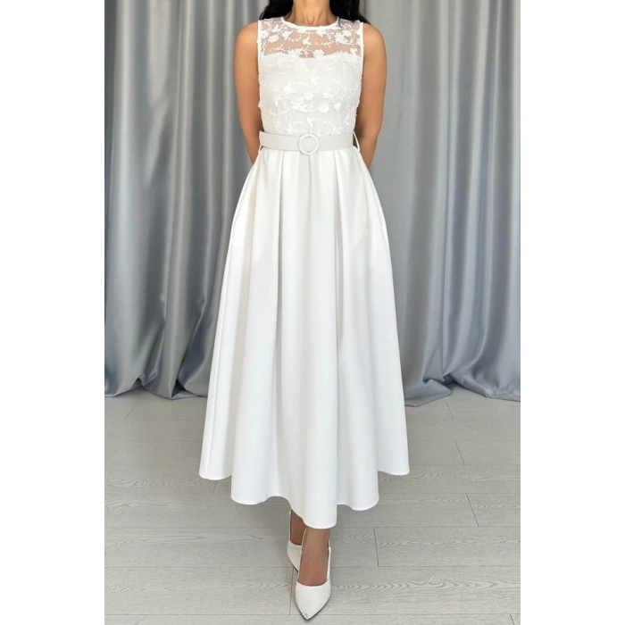 Beyaz Önü Dantel Detaylı Kemerli Elbise