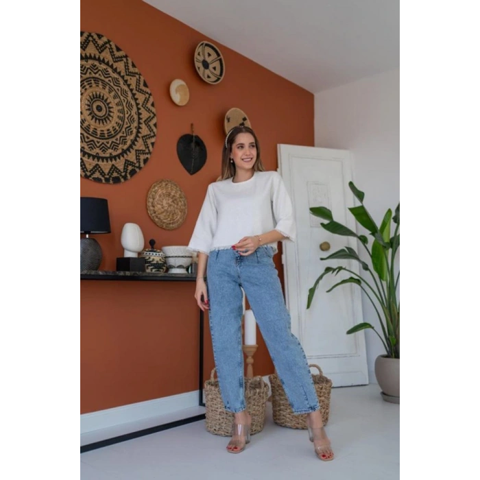 Beyaz Püskül Detaylı Bluz