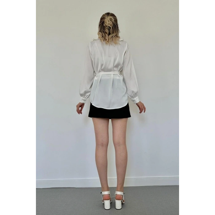 Beyaz Yakası Fırfırlı Kuşaklı Saten Gömlek