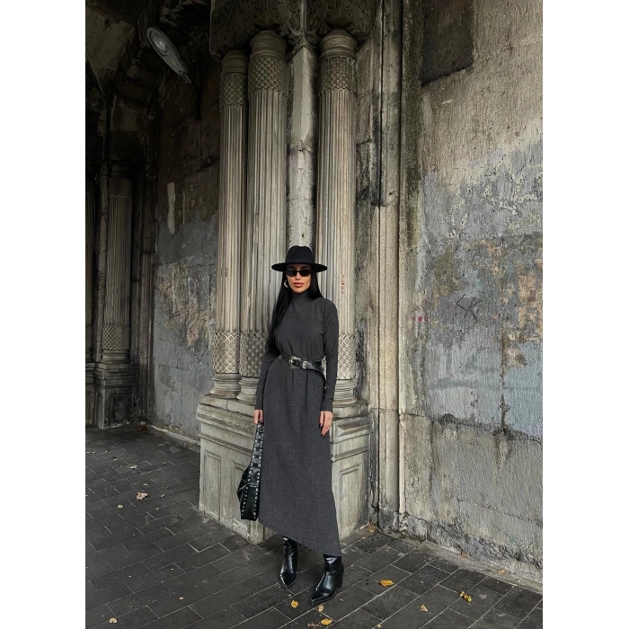 Boğazlı kalın bürümcük uzun elbise siyah