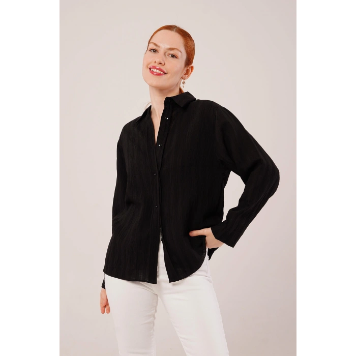 Düğmeli Ve Çizgi Detaylı Siyah Gömlek