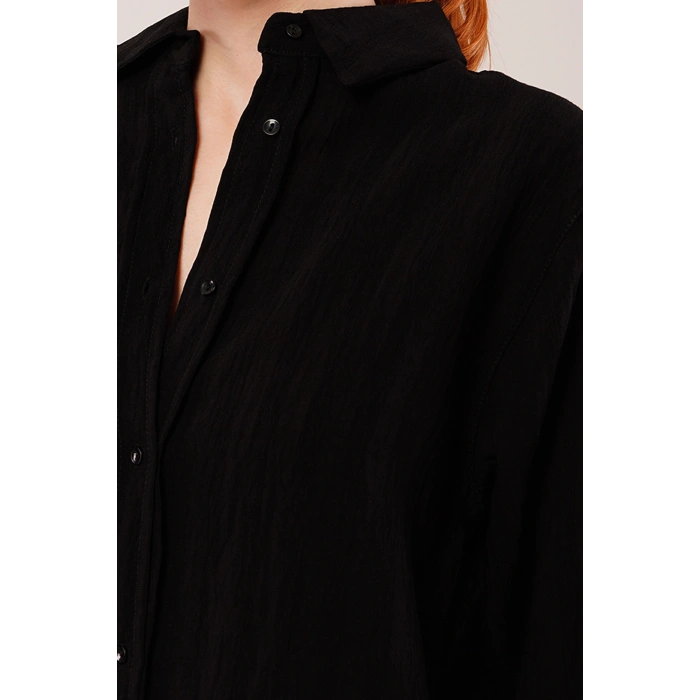 Düğmeli Ve Çizgi Detaylı Siyah Gömlek