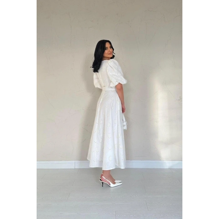 Ekru Göğüs Kup Detaylı Kemerli Brode Elbise