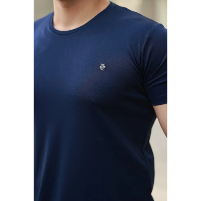 Erkek Bisiklet Yaka Arma Detaylı Basic Kısa Kollu Tişört