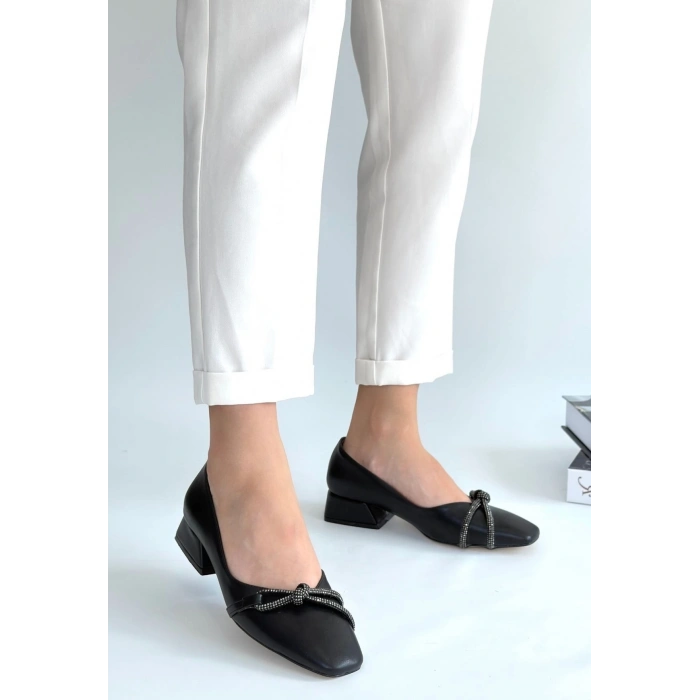 Estay Siyah Cilt Topuklu Ayakkabı