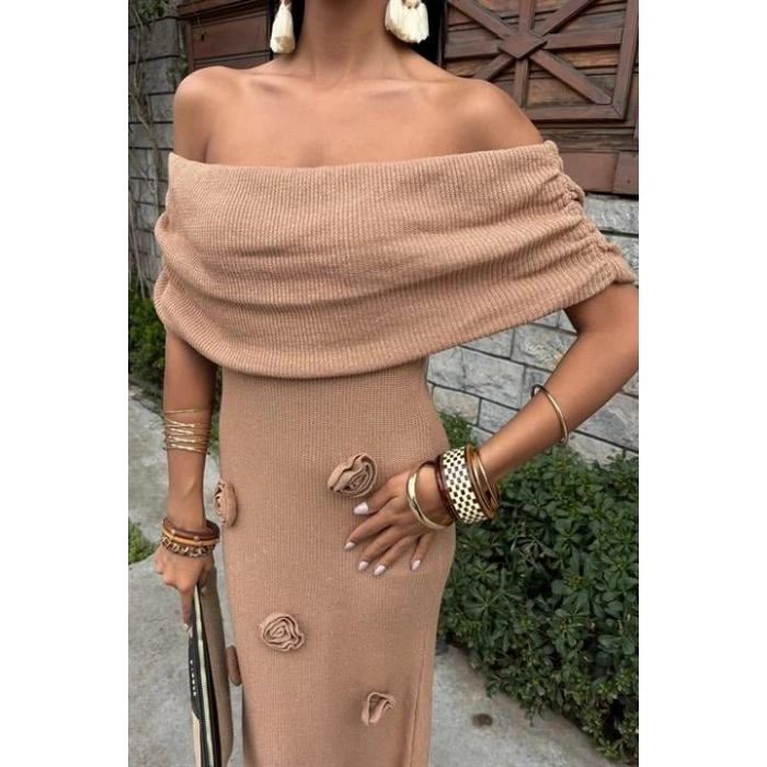 Eteği Gül Detay Madonna Yaka Elbise 2863