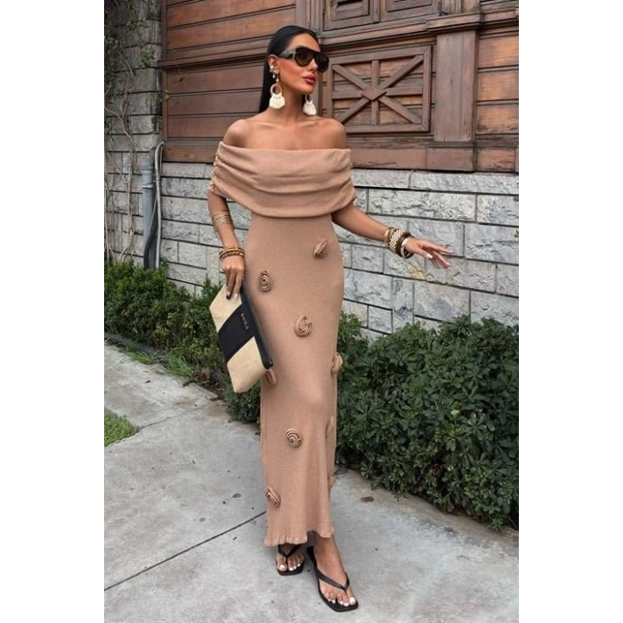 Eteği Gül Detay Madonna Yaka Elbise 2863