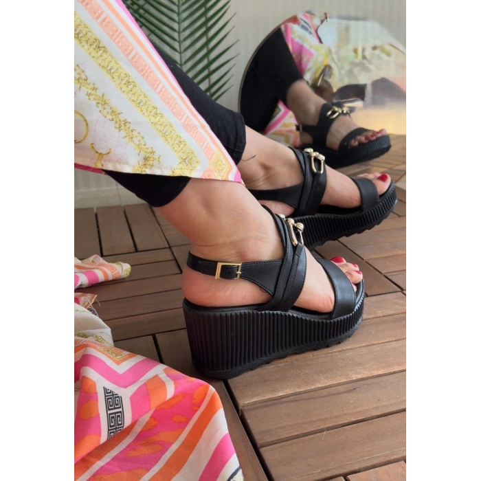 Gitay Siyah Cilt Dolgu Topuk Sandalet