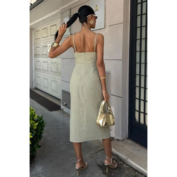 Göğsü Aksesuarlı Önü Yırtmaçlı Elbise 2899