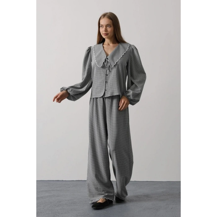 İşlemeli Bebe Yakalı Pantolon Takım - Siyah