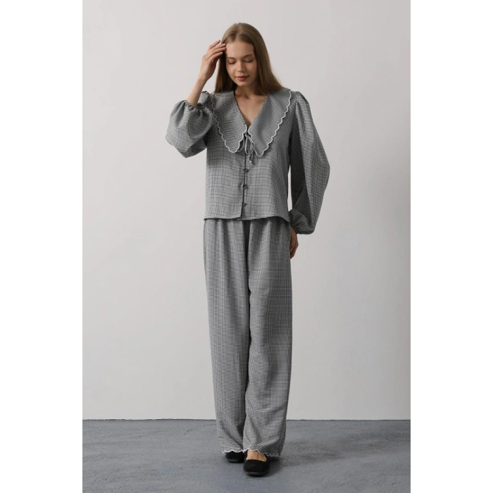 İşlemeli Bebe Yakalı Pantolon Takım - Siyah