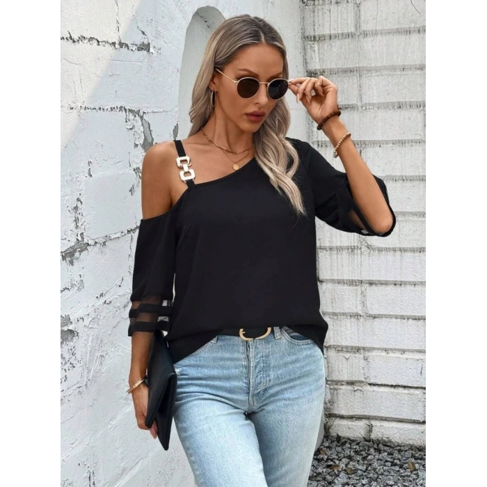 Kadın Askılı Asimetrik Kesim Kol Ve Yaka Kolda Tül Ve Aksesuar Detaylı Janjan Krep Bluz