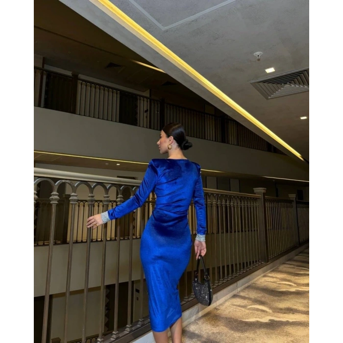 Kadın Bisiklet Yaka Vatkalı Manşet Detay Kadife Kumaş Midi Boy Elbise