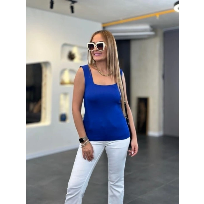 Kadın Kare Yaka Kalın Askılı Beyaz Triko Bluz