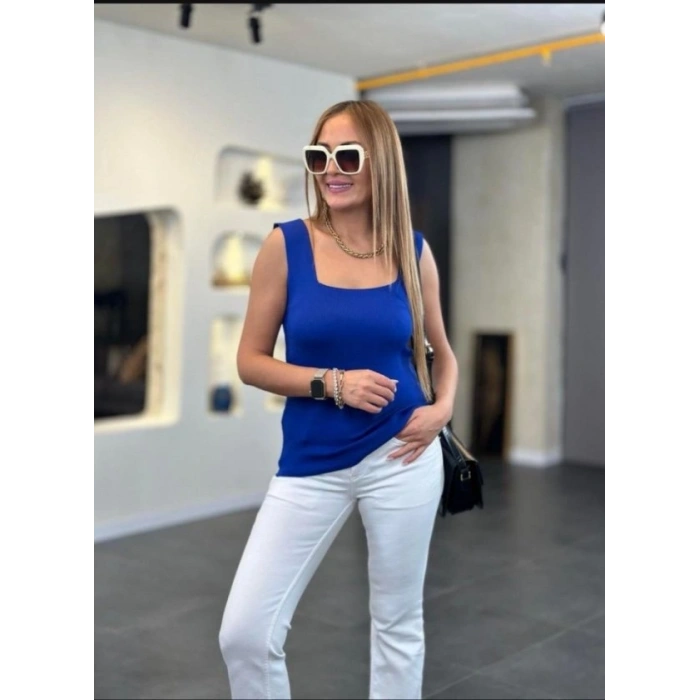 Kadın Kare Yaka Kalın Askılı Beyaz Triko Bluz