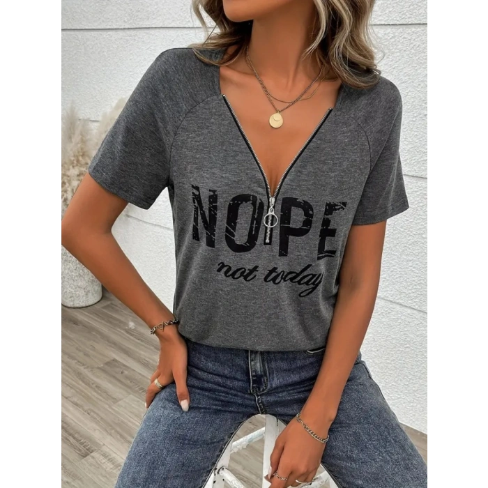 Kadın Kısa Kollu önden Fermuarlı Yazı Baskılı Viskon Bluz