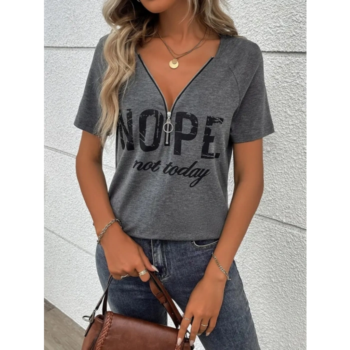 Kadın Kısa Kollu önden Fermuarlı Yazı Baskılı Viskon Bluz