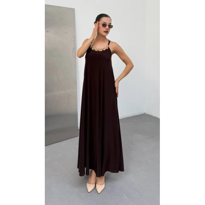 Kadın Omuz Askılı Kuş Gözü Zincir Detay Sandy Kumaş Maxi Boy Elbise