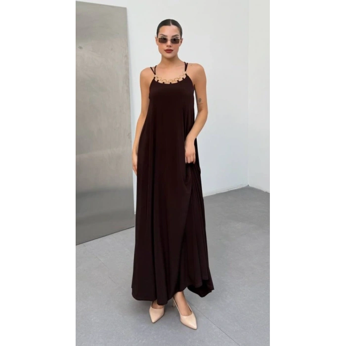 Kadın Omuz Askılı Kuş Gözü Zincir Detay Sandy Kumaş Maxi Boy Elbise