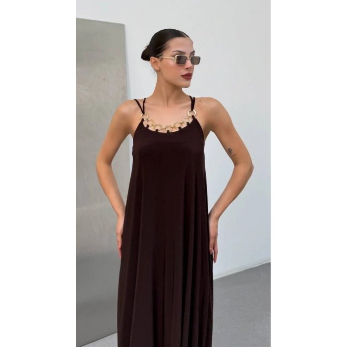 Kadın Omuz Askılı Kuş Gözü Zincir Detay Sandy Kumaş Maxi Boy Elbise