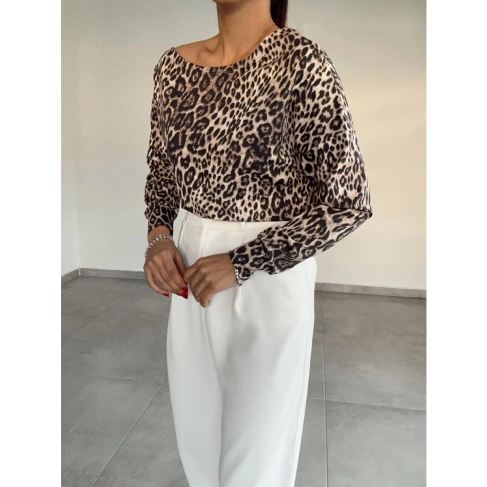 Kadın Uzun Kollu Kayık Yaka Detay Leopar Desen Bluz