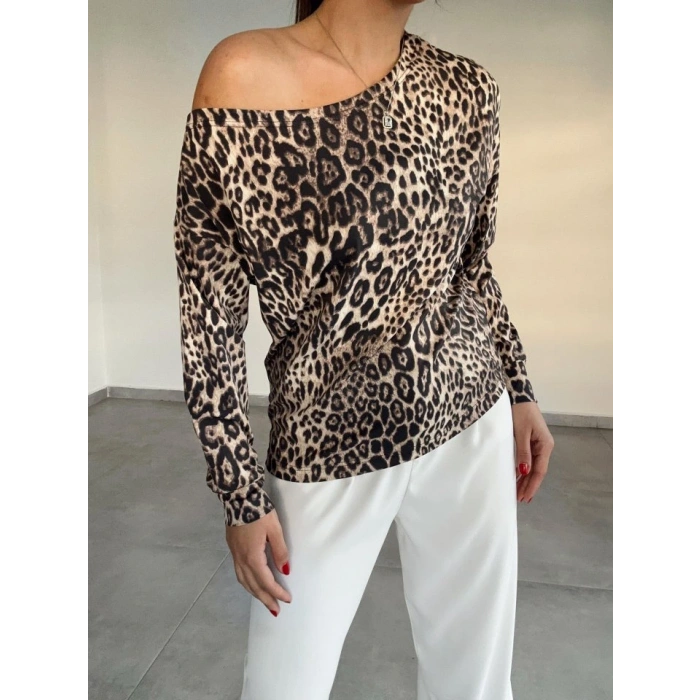 Kadın Uzun Kollu Kayık Yaka Detay Leopar Desen Bluz