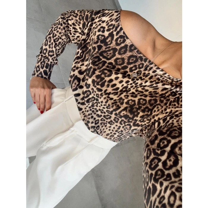 Kadın Uzun Kollu Kayık Yaka Detay Leopar Desen Bluz