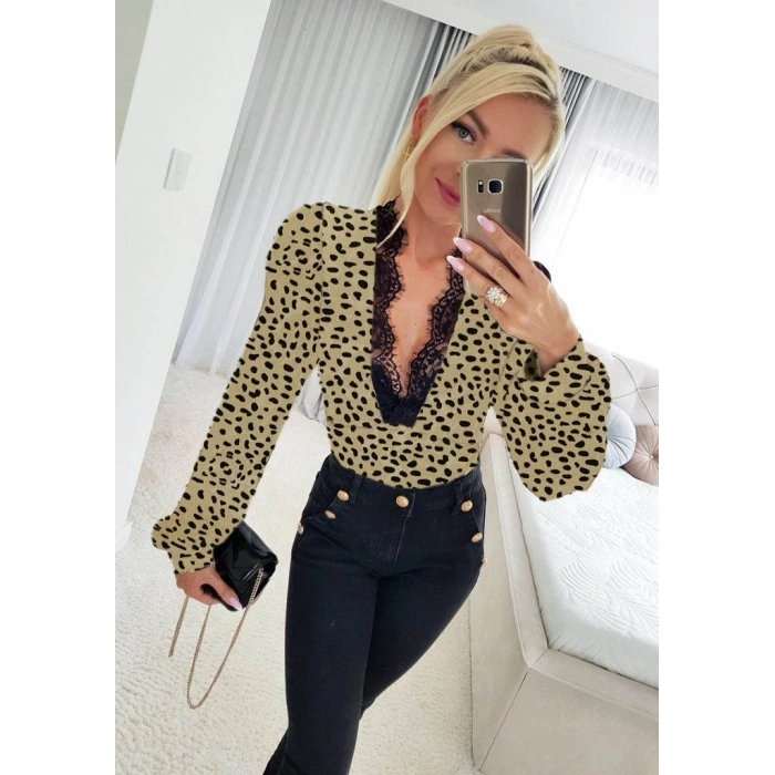Kadın Uzun Kollu önden Derin Dantel Yaka Leopar Desenli Dalgıç Bluz