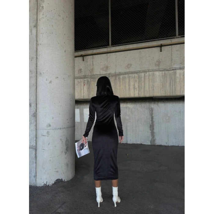 Kadın Uzun Kollu Yarım Balıkçı Yaka Büzgü Detay Kadife Kumaş Elbise