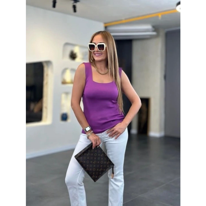 Kare Yaka Kalın Askılı Beyaz Triko Bluz