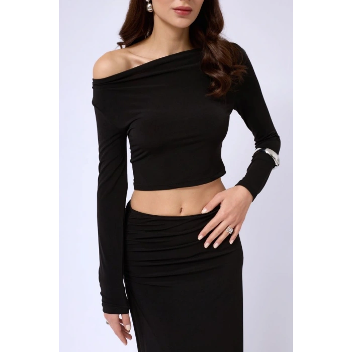 Kayık Yaka Uzun Kol Bluz