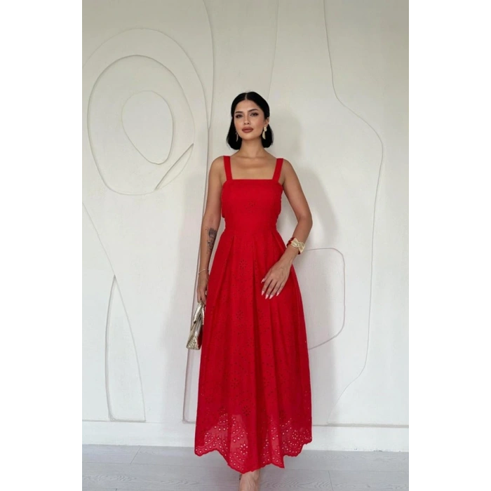 Kırmızı Askılı Aparatlı Brode Elbise