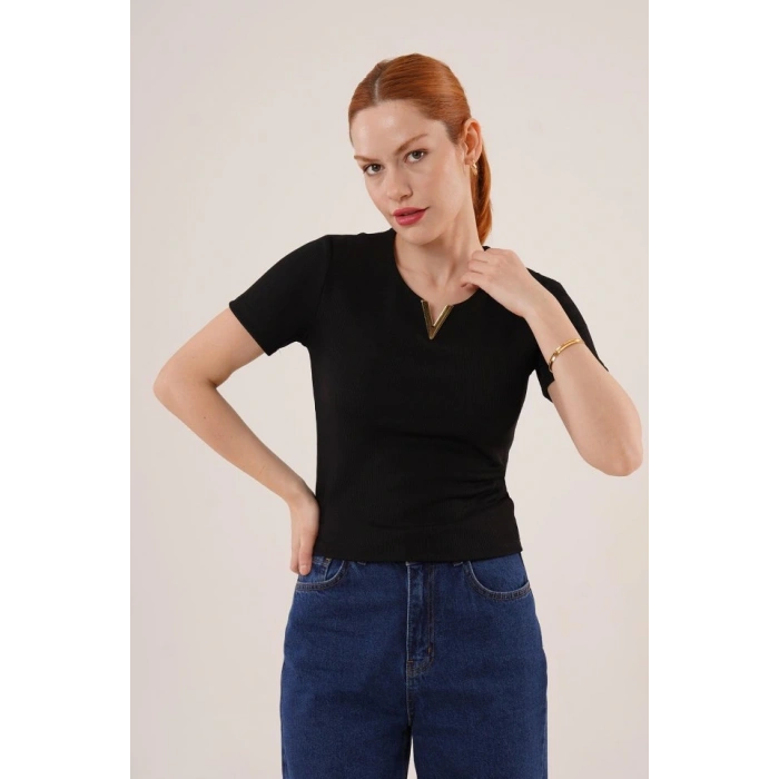 Kısa Kollu Yaka Detaylı Kaşkorse Siyah Bluz