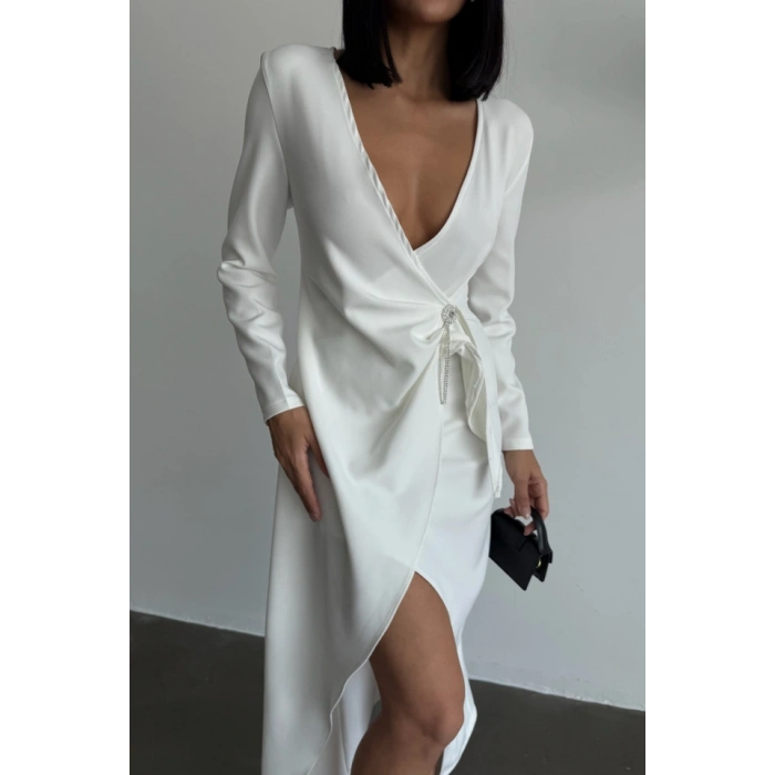 KRUVAZE BROŞ DETAYLI ELBİSE - Beyaz