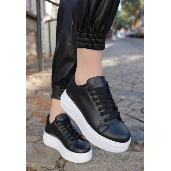 Leran Siyah Cilt Beyaz Tabanlı Bağcıklı Spor Ayakkabı