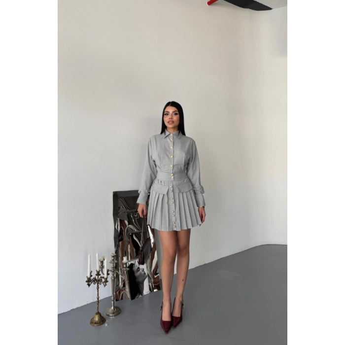 ÖNDEN GOLD DÜĞMELİ PİLELİ KISA ELBİSE - Gri