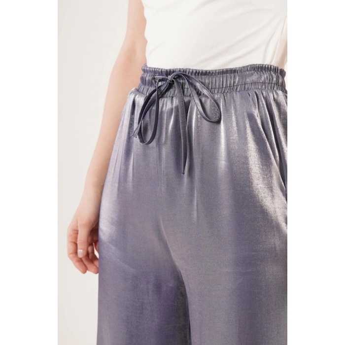 Parlak Görünümlü Cepli Mor Bol Paça Pantolon