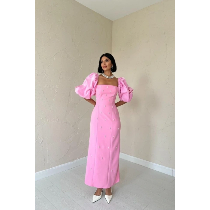 Pembe İşlemeli Kolu Garnili Elbise