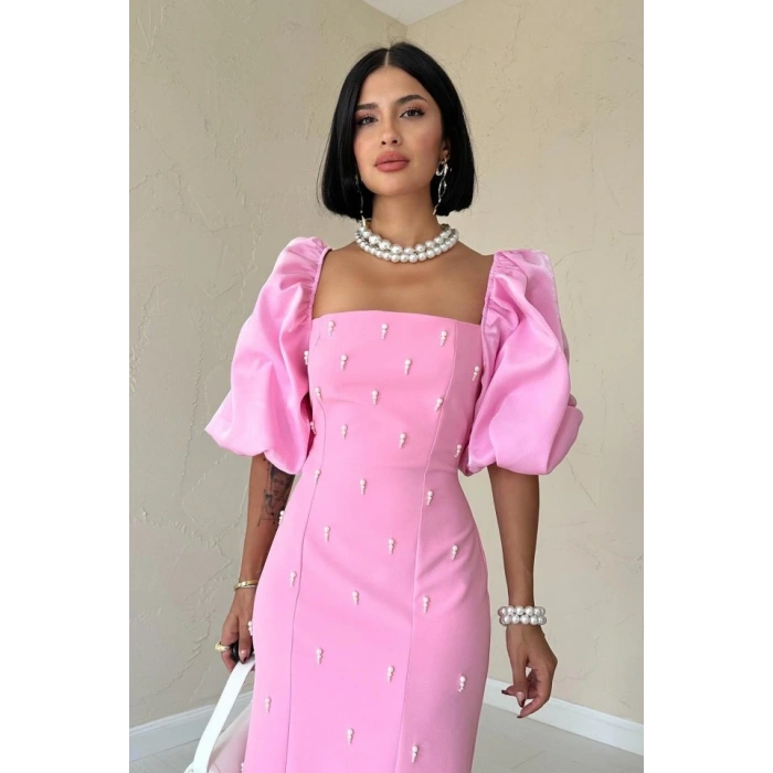 Pembe İşlemeli Kolu Garnili Elbise