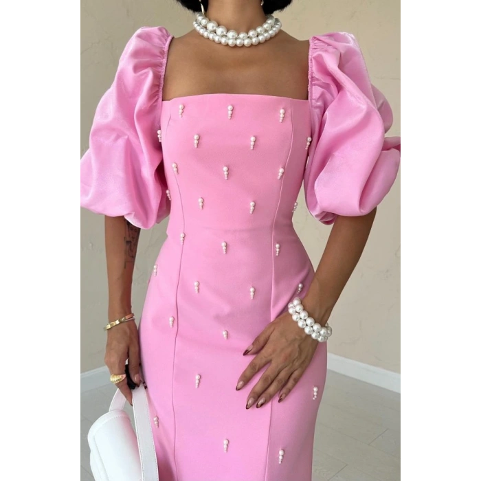 Pembe İşlemeli Kolu Garnili Elbise