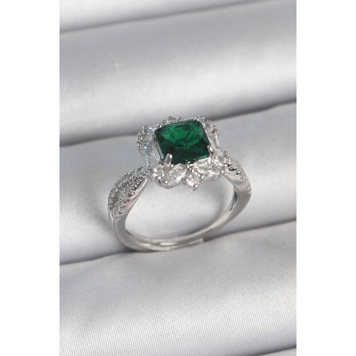 Pirinç Gümüş Renk Zirkon Taşlı Yeşil Tektaş Model Kadın Yüzük