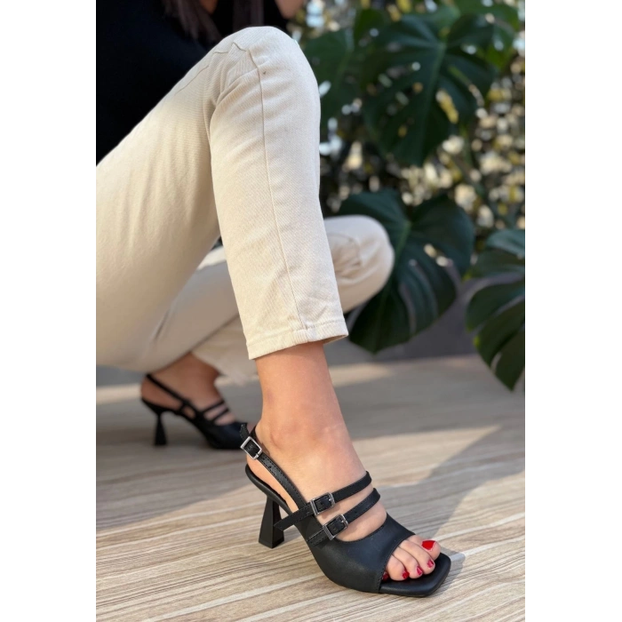 Puck Siyah Cilt Topuklu Ayakkabı